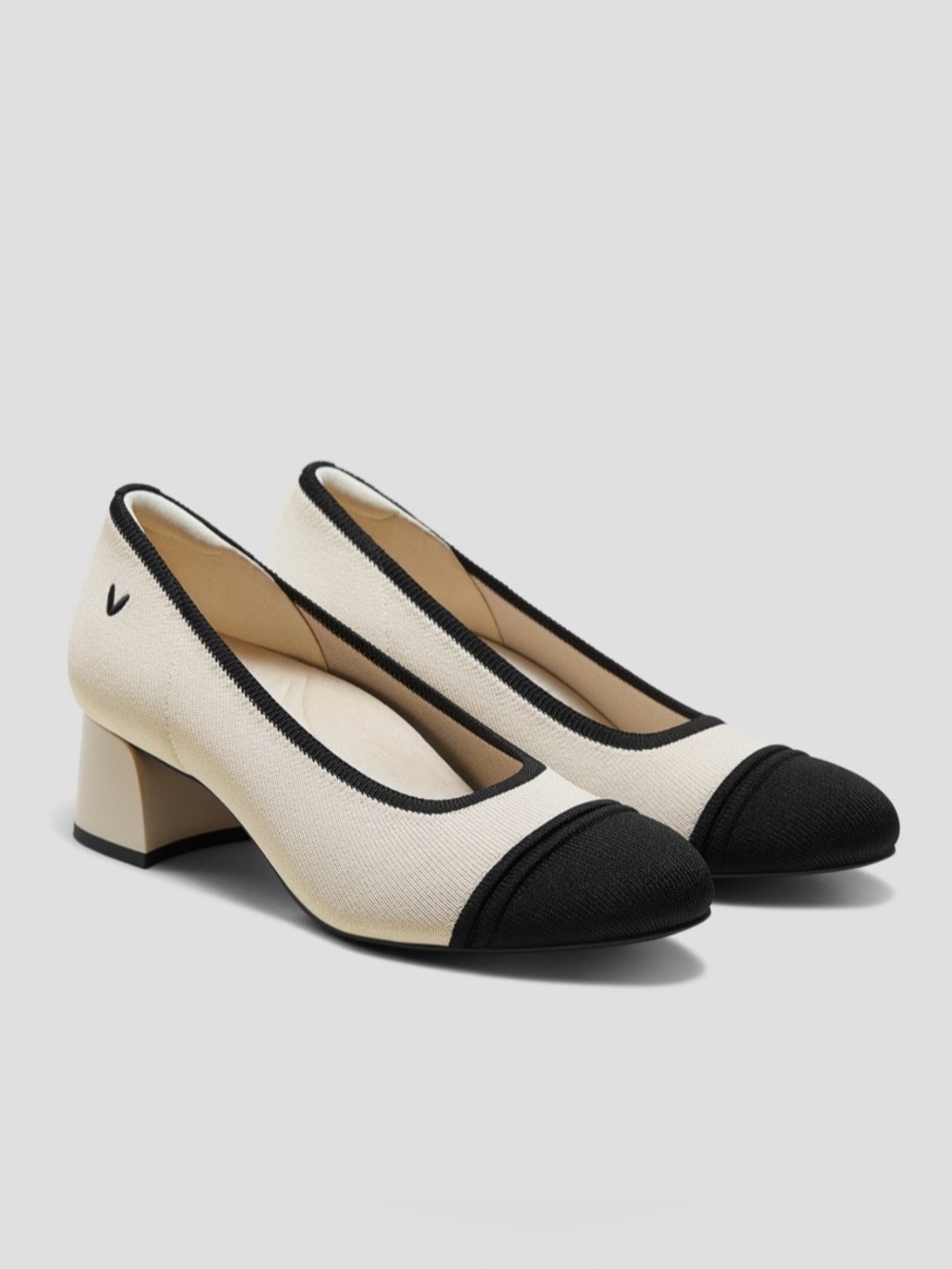 NWT VIVAIA Julie 2.0 Black Almond-Toe Chunky Heels Size 9 US/40 EU